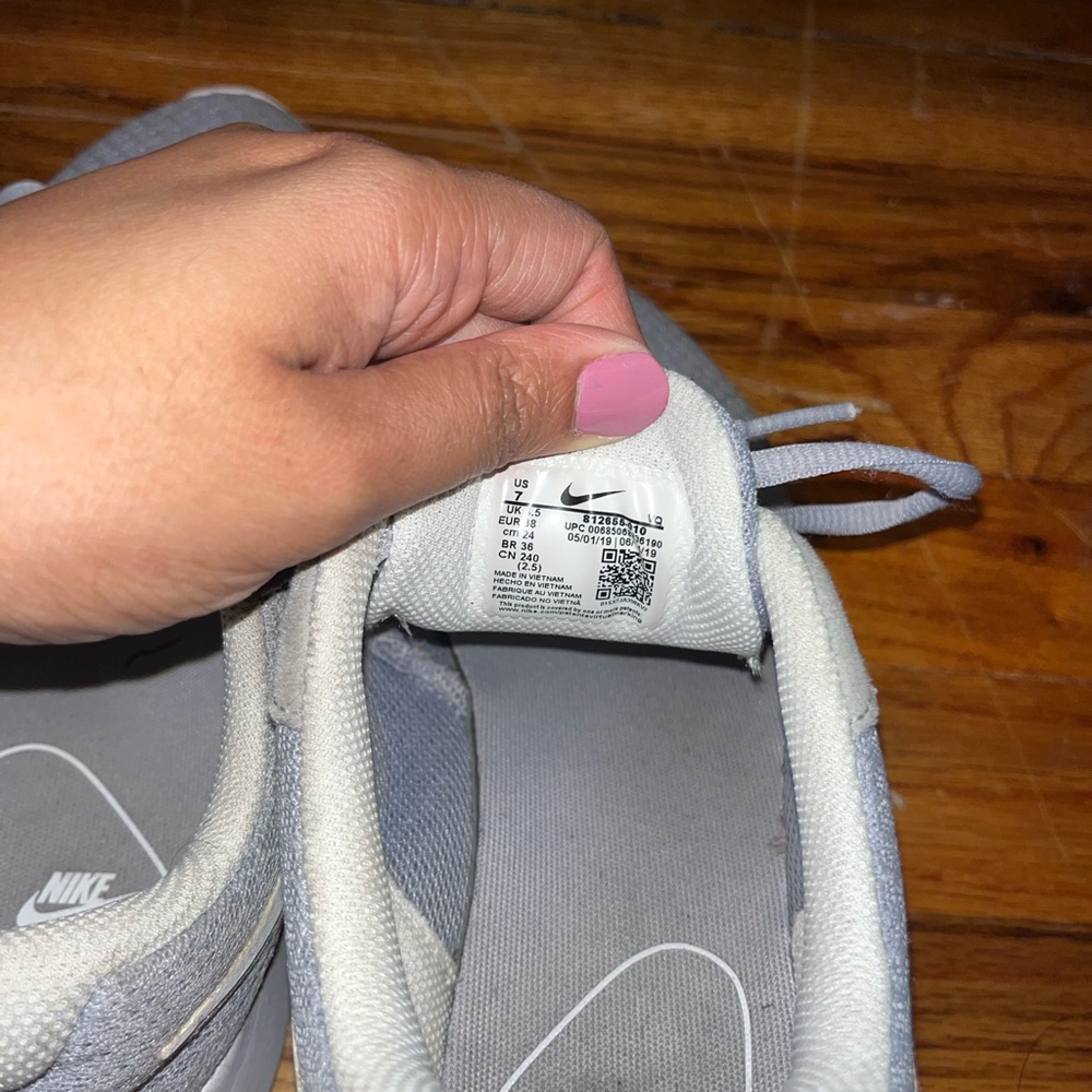 Gray Nikes - image 5